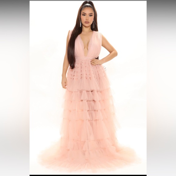 NEW Fashion Nova Endless love affair Tulle blush Pink Maxi Valentines Dr…